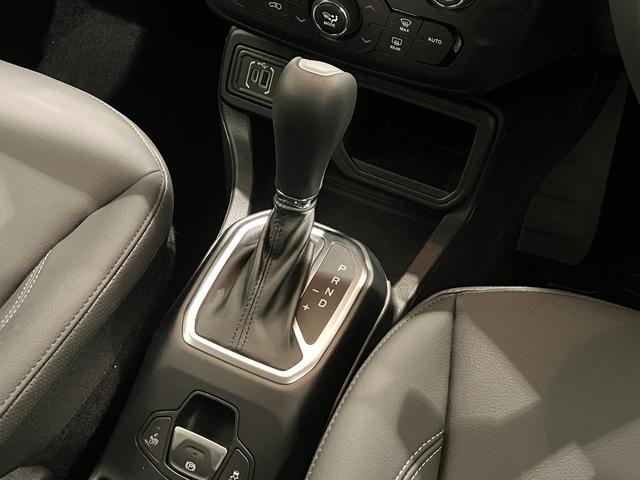 ジープ・レネゲード アルティテュード　ｅ－ハイブリッド　登録済未使用車　新車保証継承（13枚目）