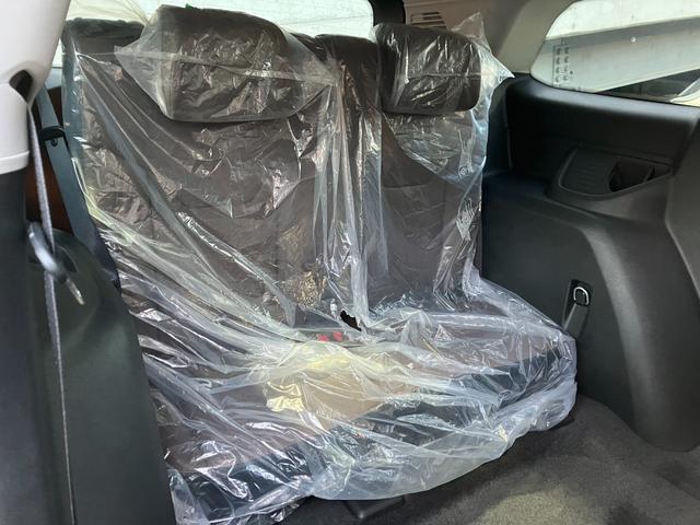 ジープ・コマンダー リミテッド　登録済未使用車　新車保証継承（12枚目）