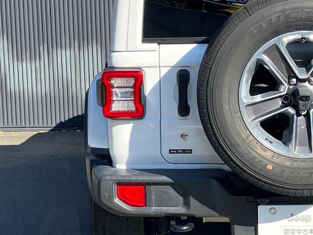 ジープ・ラングラーアンリミテッド サハラ 18インチアルミホイール、アダプティブクルーズコントロール、前後障害物センサー、AppleCarPlay、Android Auto、ブラインドスポットアラート、レザーシート、シートヒーター(22枚目)
