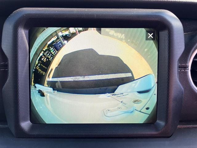 ジープ・ラングラーアンリミテッド サハラ 18インチアルミホイール、アダプティブクルーズコントロール、前後障害物センサー、AppleCarPlay、Android Auto、ブラインドスポットアラート、レザーシート、シートヒーター(46枚目)