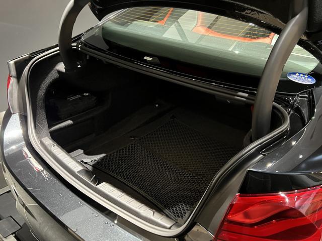 M4クーペ アダプティブMサスペンション 赤革スポーツシート ヘッドアップディスプレイ ハーマンカードン カーボンルーフ 禁煙1オーナー車 シートヒーター オートクルーズコントロール フルセグTV パドルシフト(9枚目)