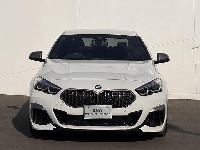 ２シリーズ Ｍ２３５ｉ　ｘＤｒｉｖｅグランクーペ　弊社デモンストレーションカー　アクティブクルーズコントロール　Ｍスポーツキャリパー　シートヒーター　ワイヤレス充電　ヘッドアップディスプレイ　コンフォートアクセス　ＬＥＤヘッドライト（6枚目）