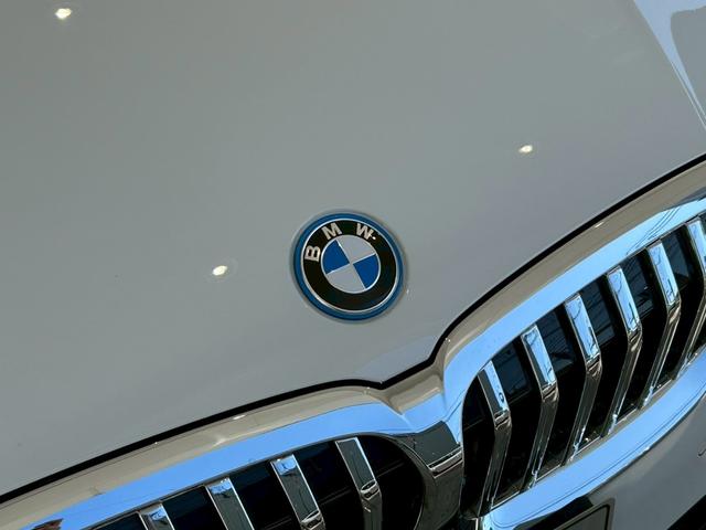 3シリーズ 330e Mスポーツ 【正規認定中古車】【全国正規ディーラー保証付/2年・走行距離無制限】【弊社下取車/1オーナー/禁煙車】【オイスターレザーシート】【オートトランク】【トップビューカメラ】【19インチAW】【ACC】(61枚目)
