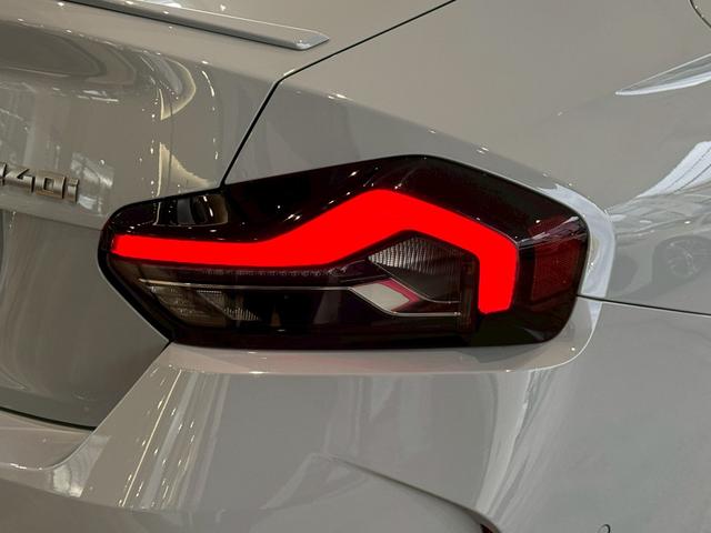 2シリーズ M240i xDriveクーペ 【正規認定中古車】【全国正規ディーラー保証付/2年・走行距離無制限】【弊社下取車/1オーナー/禁煙車】【Harman/Kardon】【ヘッドアップディスプレイ】【トップビューカメラ】【19インチAW】(51枚目)