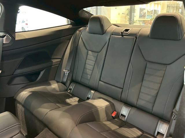 保証期間中にトラブルが発生した際には、緊急連絡を２４時間フリーダイヤルでお受けします。応急処理のアドバイスのみならず、出張修理やレッカーなどの手配いたします。