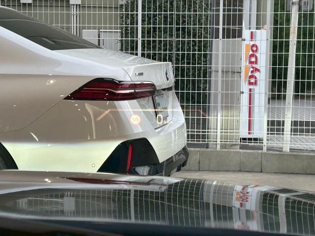 ＢＭＷメカニックの「マイスター」が数多く在籍しております。点検整備時に交換が必要な項目（ＢＭＷ認定指定交換指定部品など）に関しましては、すべて新品の純正部品を使用させて頂きます。