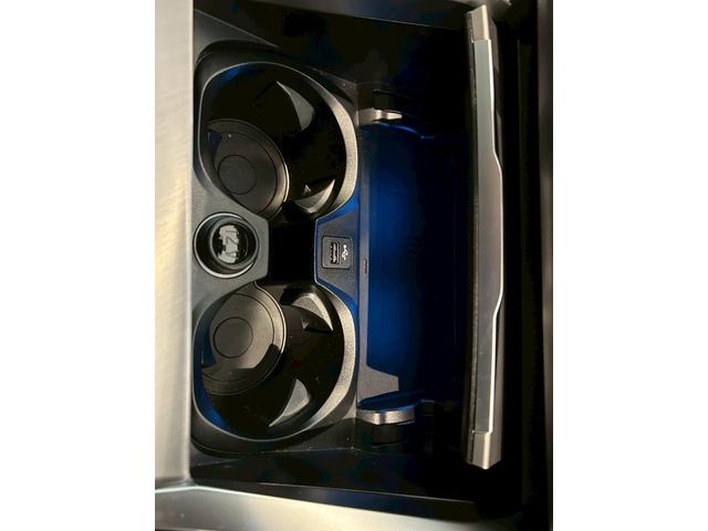 保証期間中にトラブルが発生した際には、緊急連絡を２４時間フリーダイヤルでお受けします。応急処理のアドバイスのみならず、出張修理やレッカーなどの手配いたします。