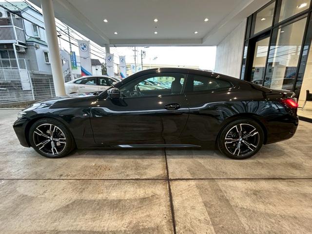 ＢＭＷを熟知したメカニックによる、１００項目の納車前点検。ドイツ本国と同様の教育・訓練を受けたメカニックが、１００項目にも上るポイントを徹底的に点検、整備した後にお客様にお引渡しいたします。