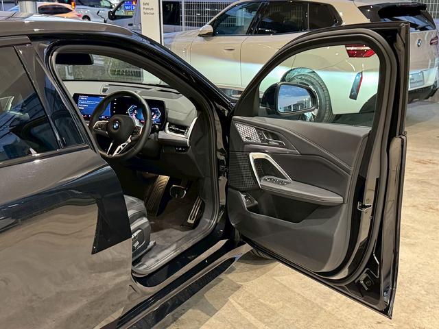 保証期間中にトラブルが発生した際には、緊急連絡を２４時間フリーダイヤルでお受けします。応急処理のアドバイスのみならず、出張修理やレッカーなどの手配いたします。