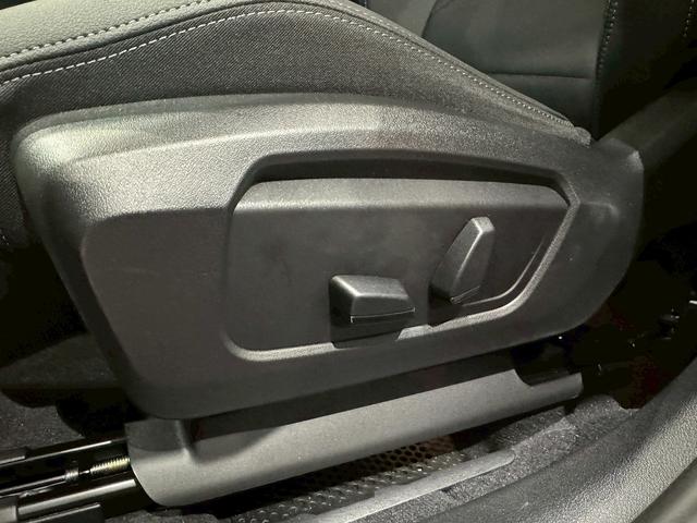 ＢＭＷを熟知したメカニックによる、１００項目の納車前点検。ドイツ本国と同様の教育・訓練を受けたメカニックが、１００項目にも上るポイントを徹底的に点検、整備した後にお客様にお引渡しいたします。