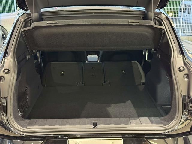 ＢＭＷを熟知したメカニックによる、１００項目の納車前点検。ドイツ本国と同様の教育・訓練を受けたメカニックが、１００項目にも上るポイントを徹底的に点検、整備した後にお客様にお引渡しいたします。