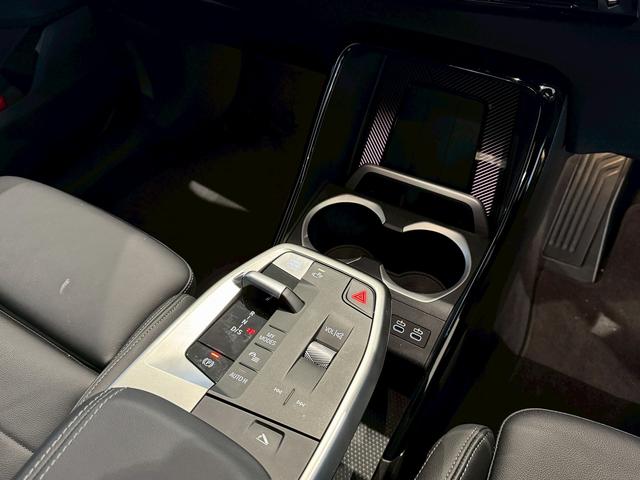 「自動車保険も、純正のクオリティを。」ＢＭＷ正規ディーラーのみが取り扱い可能な、ＢＭＷ専用自動車保険。専任のスタッフが皆様のカーライフを、２４時間３６５日サポート。試算などお気軽にお申し付けください。