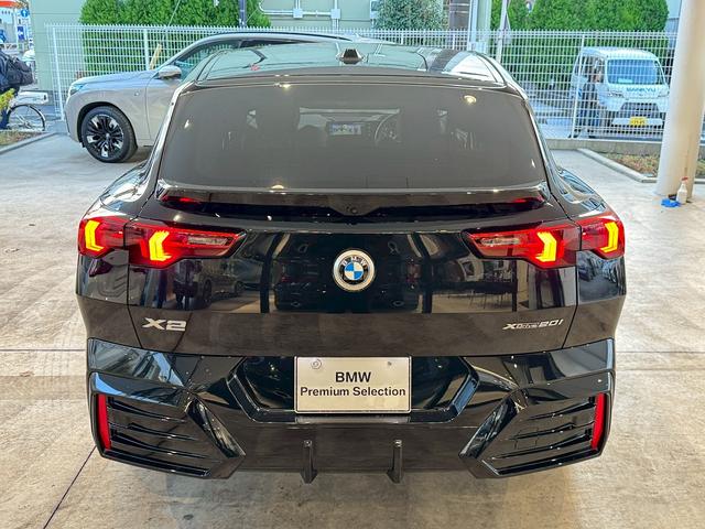 ＢＭＷを熟知したメカニックによる、１００項目の納車前点検。ドイツ本国と同様の教育・訓練を受けたメカニックが、１００項目にも上るポイントを徹底的に点検、整備した後にお客様にお引渡しいたします。