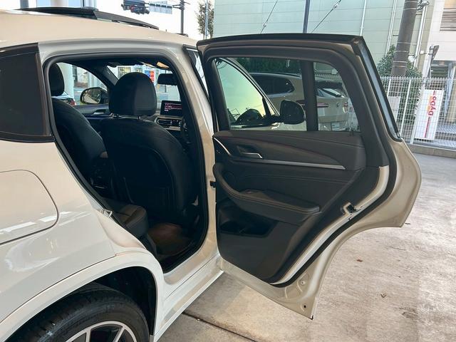 X4 xDrive 20d Mスポーツ 【正規認定中古車】【全国正規ディーラー保証付/2年・走行距離無制限】【後期型】【禁煙】【全席シートヒーター】【シートエアコン】【トップビュー】【パノラマサンルーフ】【20インチ】【ハンドルヒーター】(18枚目)