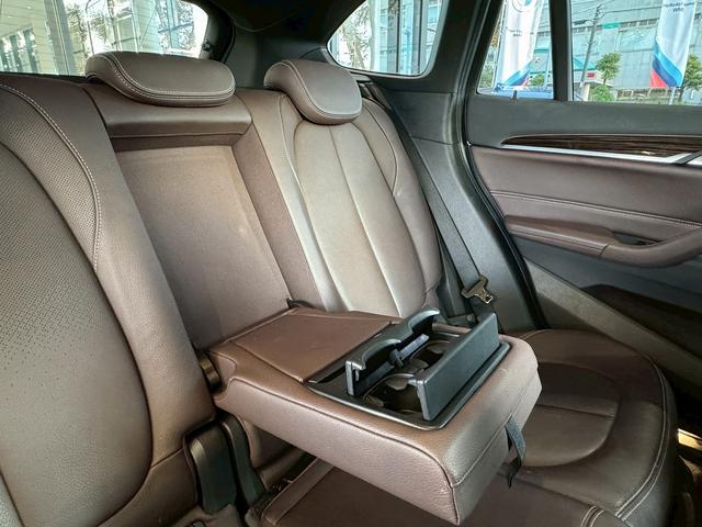 Ｘ１ ｘＤｒｉｖｅ　２０ｉ　ｘライン　【正規認定中古車】【最長４年！全国正規ディーラー保証付／２年・走行距離無制限】【弊社下取／禁煙車】【１９インチアロイホイール】【茶革シート】【シートヒーター】【オートトランク】【バックカメラ】（17枚目）