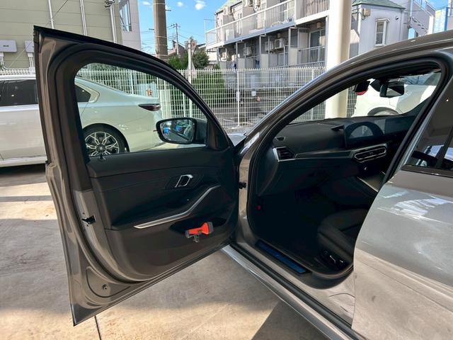 3シリーズ 320d xDrive Mスポーツ 【正規認定中古車】【最長4年!全国正規ディーラー保証付/2年・走行距離無制限】【ワンオーナー・禁煙車】【後期型】【HUD】【トップビューカメラ】【電動トランク】【シートヒーター】【純正前後ドラレコ】(14枚目)