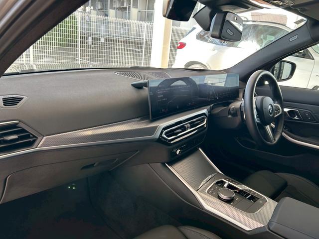 3シリーズ 320d xDrive Mスポーツ 【正規認定中古車】【最長4年!全国正規ディーラー保証付/2年・走行距離無制限】【ワンオーナー・禁煙車】【後期型】【HUD】【トップビューカメラ】【電動トランク】【シートヒーター】【純正前後ドラレコ】(16枚目)