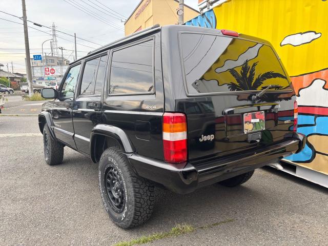 ジープ・チェロキー リミテッド　４ＷＤ（8枚目）
