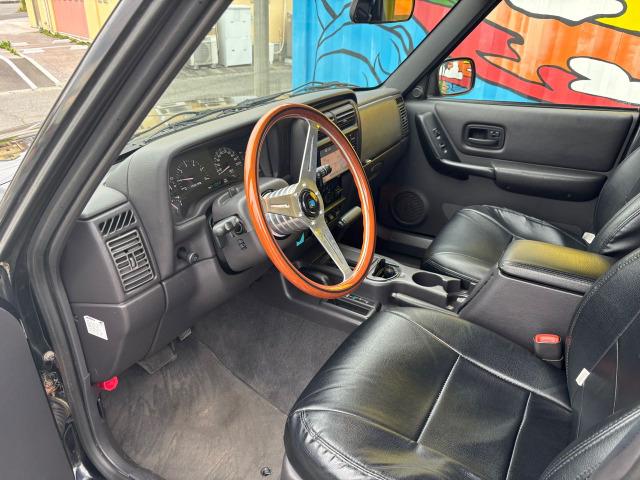 ジープ・チェロキー リミテッド　４ＷＤ（10枚目）