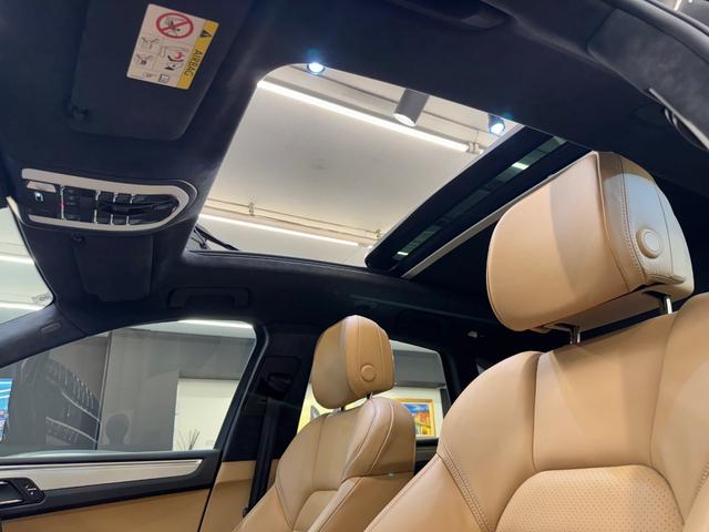 マカン マカン ターボ PDK 4WD スポーツクロノPKG パノラマルーフ エアサスペンション スポーツデザインドアミラー 前後シートヒーター(18枚目)