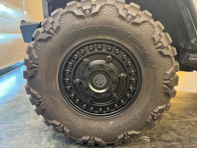 ジープ・グラディエーター ルビコン 3.6ルビコン4WD 2インチリフトUP ブラックライノー17AWグラップラー(11枚目)