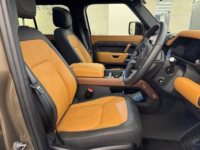 ディフェンダー 110X D300 電動ステップ7人乗りディーラーオプションステルスフィルムOP210(15枚目)