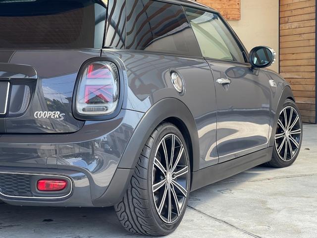 ＭＩＮＩ クーパーＳ　ＯＺ１７ＡＷ　ＢＣレーシング車高調　ＪＣＷマフラ　法人ユーザー買取車／ＣＡＢＡＮＡシートカバー／純正ナビ／Ｂｌｕｅｔｏｏｔｈ／バックカメラ／社外地デジチューナー／社外ＤＶＤプレーヤー／タイヤヨコハマアドバンＮＥＯＶＡ／ドライビングモード／（41枚目）