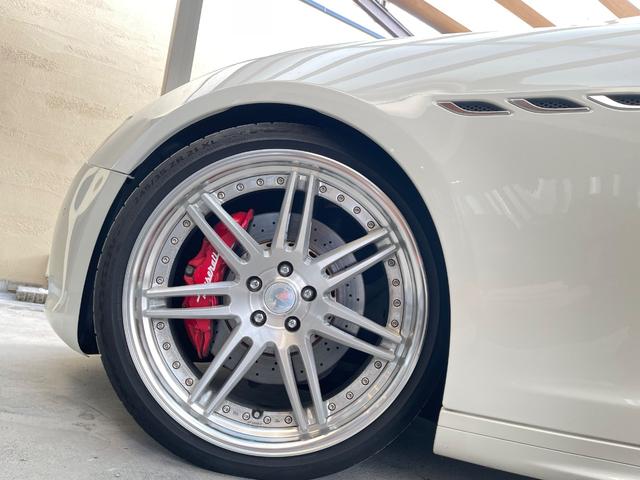 ギブリ ベースグレード 左ハンドル WORK21AW 車高調 下取車 左ハンドル/サンルーフ/ユーザー下取車/純正ナビTV/TVキャンセラー/可変バルブリモコン付き/レッドレザーシート&ヒーター付/パドルシフト/バックカメラ/パークアシスト/ETC/スペアキー/(7枚目)