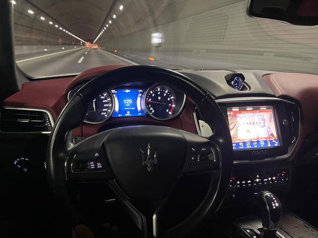 ギブリ ベースグレード 左ハンドル WORK21AW 車高調 下取車 左ハンドル/サンルーフ/ユーザー下取車/純正ナビTV/TVキャンセラー/可変バルブリモコン付き/レッドレザーシート&ヒーター付/パドルシフト/バックカメラ/パークアシスト/ETC/スペアキー/(13枚目)