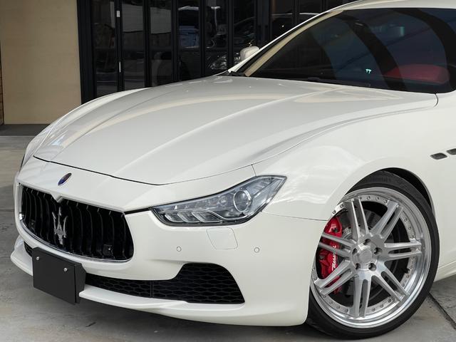 ギブリ ベースグレード 左ハンドル WORK21AW 車高調 下取車 左ハンドル/サンルーフ/ユーザー下取車/純正ナビTV/TVキャンセラー/可変バルブリモコン付き/レッドレザーシート&ヒーター付/パドルシフト/バックカメラ/パークアシスト/ETC/スペアキー/(23枚目)