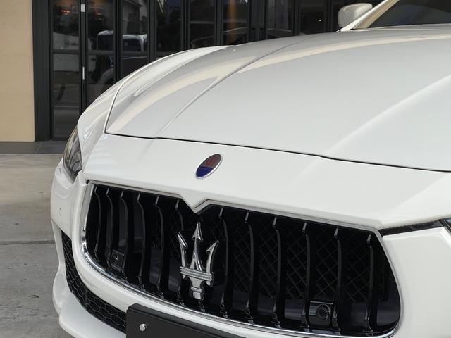 ギブリ ベースグレード 左ハンドル WORK21AW 車高調 下取車 左ハンドル/サンルーフ/ユーザー下取車/純正ナビTV/TVキャンセラー/可変バルブリモコン付き/レッドレザーシート&ヒーター付/パドルシフト/バックカメラ/パークアシスト/ETC/スペアキー/(24枚目)