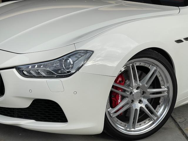 ギブリ ベースグレード 左ハンドル WORK21AW 車高調 下取車 左ハンドル/サンルーフ/ユーザー下取車/純正ナビTV/TVキャンセラー/可変バルブリモコン付き/レッドレザーシート&ヒーター付/パドルシフト/バックカメラ/パークアシスト/ETC/スペアキー/(25枚目)