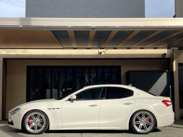 ギブリ ベースグレード 左ハンドル WORK21AW 車高調 下取車 左ハンドル/サンルーフ/ユーザー下取車/純正ナビTV/TVキャンセラー/可変バルブリモコン付き/レッドレザーシート&ヒーター付/パドルシフト/バックカメラ/パークアシスト/ETC/スペアキー/(29枚目)