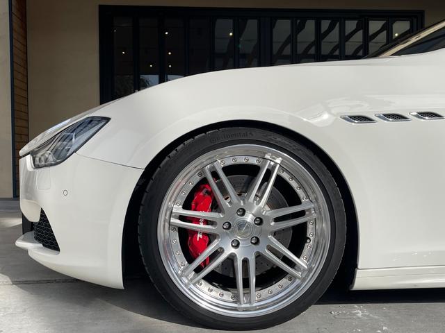 ギブリ ベースグレード 左ハンドル WORK21AW 車高調 下取車 左ハンドル/サンルーフ/ユーザー下取車/純正ナビTV/TVキャンセラー/可変バルブリモコン付き/レッドレザーシート&ヒーター付/パドルシフト/バックカメラ/パークアシスト/ETC/スペアキー/(30枚目)