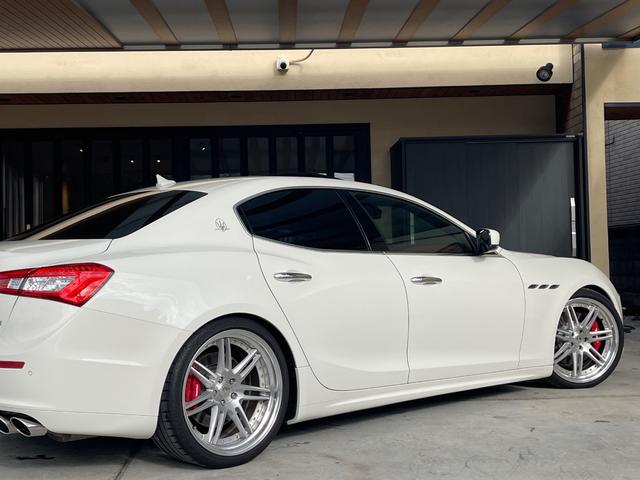 ギブリ ベースグレード 左ハンドル WORK21AW 車高調 下取車 左ハンドル/サンルーフ/ユーザー下取車/純正ナビTV/TVキャンセラー/可変バルブリモコン付き/レッドレザーシート&ヒーター付/パドルシフト/バックカメラ/パークアシスト/ETC/スペアキー/(41枚目)