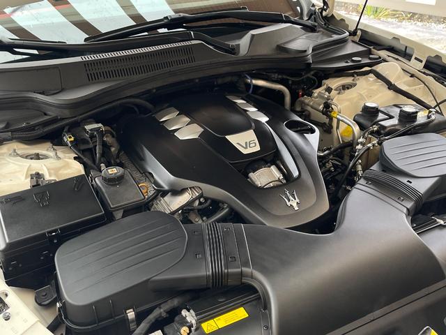 ギブリ ベースグレード 左ハンドル WORK21AW 車高調 下取車 左ハンドル/サンルーフ/ユーザー下取車/純正ナビTV/TVキャンセラー/可変バルブリモコン付き/レッドレザーシート&ヒーター付/パドルシフト/バックカメラ/パークアシスト/ETC/スペアキー/(51枚目)