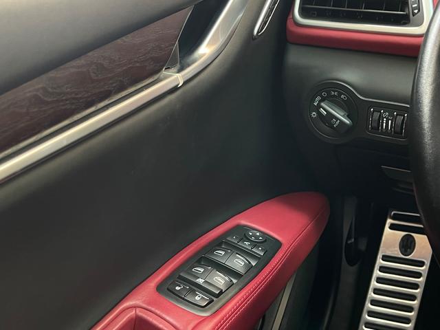 ギブリ ベースグレード 左ハンドル WORK21AW 車高調 下取車 左ハンドル/サンルーフ/ユーザー下取車/純正ナビTV/TVキャンセラー/可変バルブリモコン付き/レッドレザーシート&ヒーター付/パドルシフト/バックカメラ/パークアシスト/ETC/スペアキー/(55枚目)