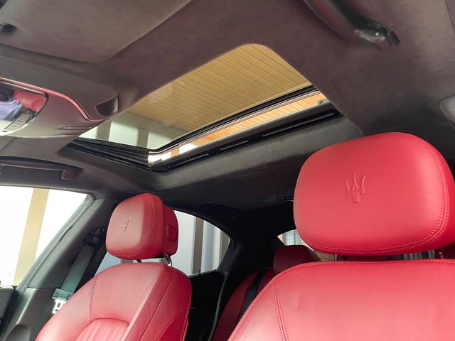 ギブリ ベースグレード 左ハンドル WORK21AW 車高調 下取車 左ハンドル/サンルーフ/ユーザー下取車/純正ナビTV/TVキャンセラー/可変バルブリモコン付き/レッドレザーシート&ヒーター付/パドルシフト/バックカメラ/パークアシスト/ETC/スペアキー/(67枚目)