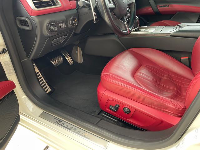 ギブリ ベースグレード 左ハンドル WORK21AW 車高調 下取車 左ハンドル/サンルーフ/ユーザー下取車/純正ナビTV/TVキャンセラー/可変バルブリモコン付き/レッドレザーシート&ヒーター付/パドルシフト/バックカメラ/パークアシスト/ETC/スペアキー/(69枚目)