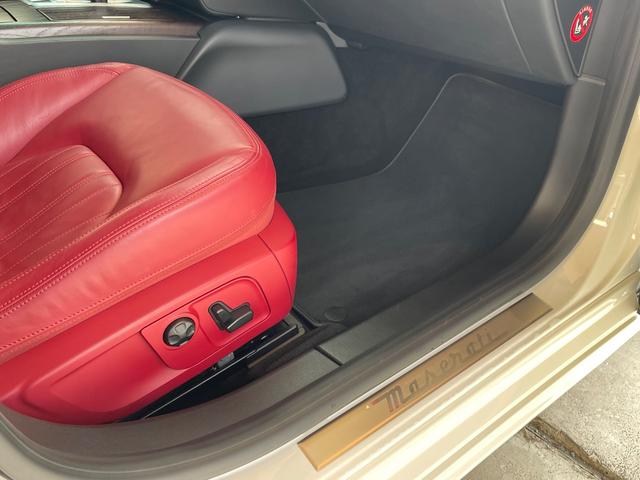 ギブリ ベースグレード 左ハンドル WORK21AW 車高調 下取車 左ハンドル/サンルーフ/ユーザー下取車/純正ナビTV/TVキャンセラー/可変バルブリモコン付き/レッドレザーシート&ヒーター付/パドルシフト/バックカメラ/パークアシスト/ETC/スペアキー/(74枚目)