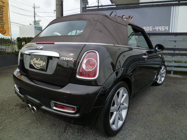 ＭＩＮＩ クーパーＳ　コンバーチブル　ハイゲート　正規ディーラー車　特別限定車　ブラウンレザーシート　カロッツェリアナビ　フルセグＴＶ　バックカメラ　スマートキー　プッシュスタート　電動オープン　リアパーキングセンサー　ＥＴＣ　クルーズＣ（7枚目）