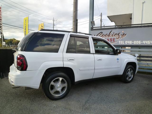 シボレートレイルブレイザー ＬＴ　正規ディーラー車　カロッツェリアナビ　フルセグＴＶ　バックカメラ　ＥＴＣ　ＵＳテールランプ　キーレス　パートタイム４ＷＤ（4枚目）