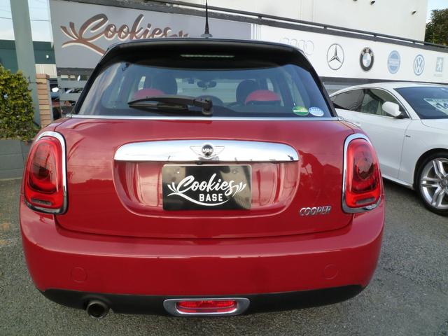 ＭＩＮＩ クーパー　正規Ｄ車　純正ナビ　フルセグＴＶ　Ｂカメラ　ペッパーＰＫＧ　革調シートカバー　ＥＴＣ　ドラレコ　Ｂｌｕｅｔｏｏｔｈオーディオ　オートＬＥＤヘッドライト　ＬＥＤディスプレイリングライト　ドライブモード（3枚目）