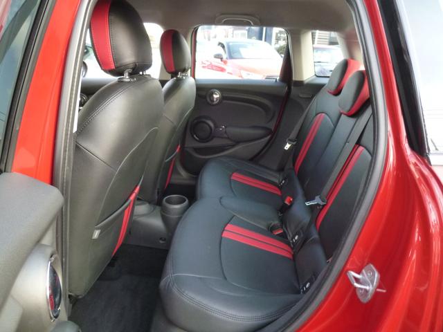 ＭＩＮＩ クーパー　正規Ｄ車　純正ナビ　フルセグＴＶ　Ｂカメラ　ペッパーＰＫＧ　革調シートカバー　ＥＴＣ　ドラレコ　Ｂｌｕｅｔｏｏｔｈオーディオ　オートＬＥＤヘッドライト　ＬＥＤディスプレイリングライト　ドライブモード（14枚目）