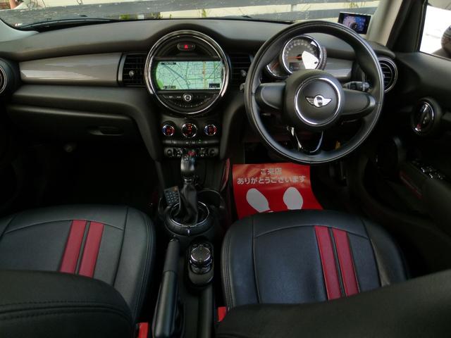 ＭＩＮＩ クーパー　正規Ｄ車　純正ナビ　フルセグＴＶ　Ｂカメラ　ペッパーＰＫＧ　革調シートカバー　ＥＴＣ　ドラレコ　Ｂｌｕｅｔｏｏｔｈオーディオ　オートＬＥＤヘッドライト　ＬＥＤディスプレイリングライト　ドライブモード（15枚目）