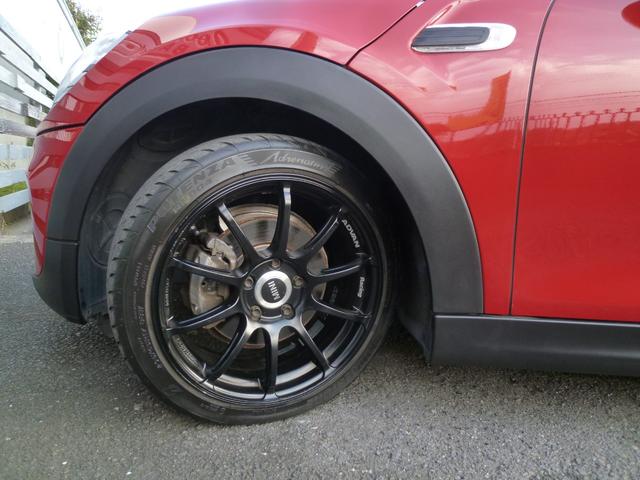 ＭＩＮＩ クーパー　正規Ｄ車　純正ナビ　フルセグＴＶ　Ｂカメラ　ペッパーＰＫＧ　革調シートカバー　ＥＴＣ　ドラレコ　Ｂｌｕｅｔｏｏｔｈオーディオ　オートＬＥＤヘッドライト　ＬＥＤディスプレイリングライト　ドライブモード（19枚目）