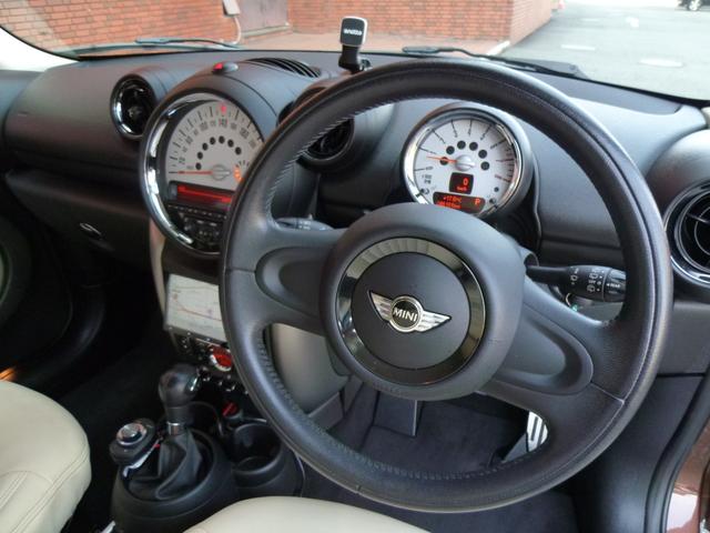MINI クーパー クロスオーバー 正規ディーラー車 AVIC-CZ912サイバーナビTV デジタルインナーミラー BLITZ車高調 キセノン ETC 革調シートカバー WORK18インチアルミホイール キセノンヘッドライト(16枚目)
