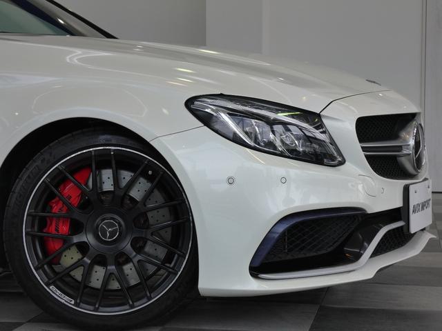 Ｃ６３　Ｓ　Ｖ８ツインターボ　右Ｈ正規Ｄ車　エクスクルーシブＰＫＧ　パノラミックＲ　黒革　シートヒーター　純正ＨＤＤナビ地デジ　Ｂｕｒｍｅｓｔｅｒサウンド　Ｂカメラ＆ＰＴＳ　ＨＵＤ＆レーダーセーフティＰＫＧ　赤キャリパー　専用１９インチＡＷ(6枚目)