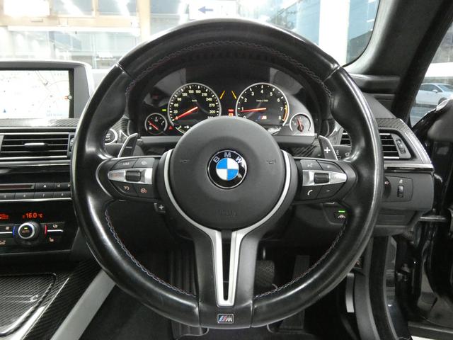 Ｍ６ グランクーペ　カーボンルーフ　シルバーストーン革　Ｓヒーター　カーボンインテリア　純正ＨＤＤナビ地デジ　Ｂカメラ＆ＰＤＣ　ＨＵＤ＆インテリジェントＳ　ソフトクローズＤ　ＬＥＤヘッドライト　青キャリパー　専用２０ＡＷ（4枚目）