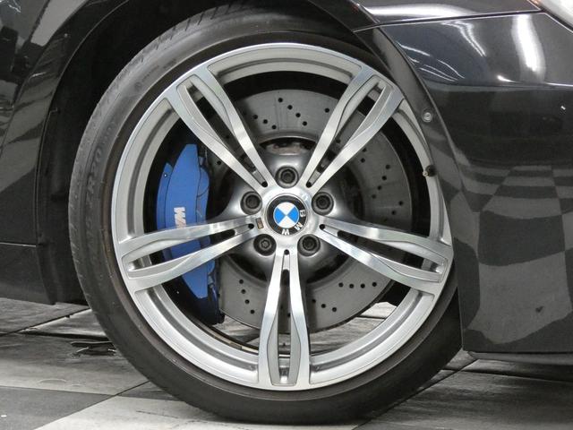 Ｍ６ グランクーペ　カーボンルーフ　シルバーストーン革　Ｓヒーター　カーボンインテリア　純正ＨＤＤナビ地デジ　Ｂカメラ＆ＰＤＣ　ＨＵＤ＆インテリジェントＳ　ソフトクローズＤ　ＬＥＤヘッドライト　青キャリパー　専用２０ＡＷ（6枚目）